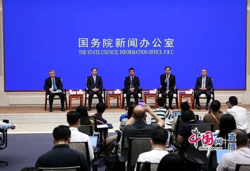 中外记者晤面会上，周育先谈怎样弘扬企业家精神